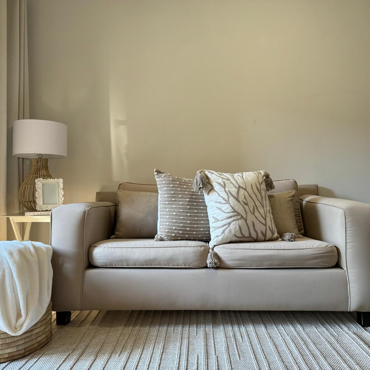 2 SEATER COUCH
