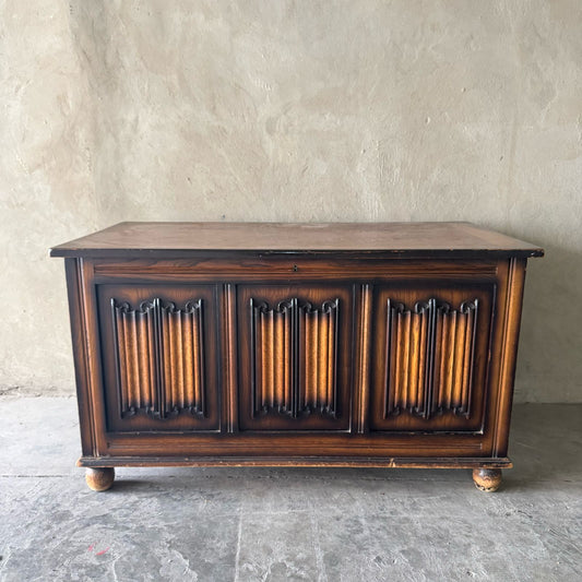 SOLID WOODE CHEST