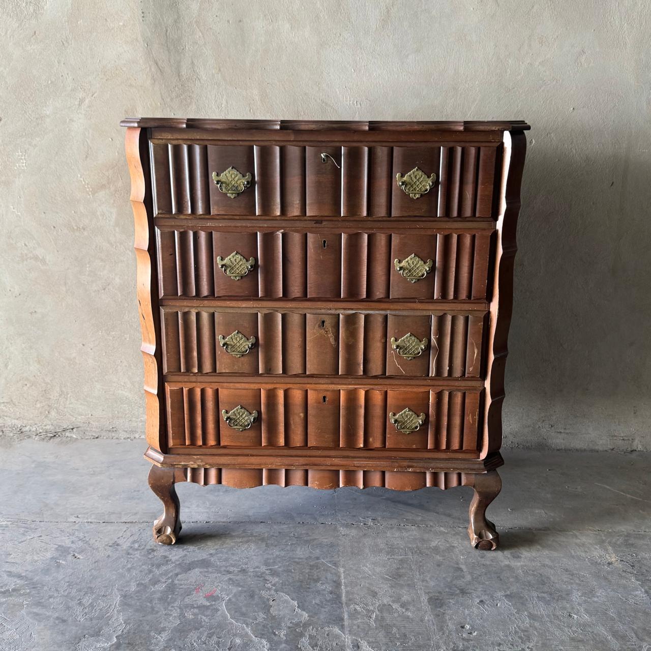 ANTIQUE CHEST OF DRAWERS