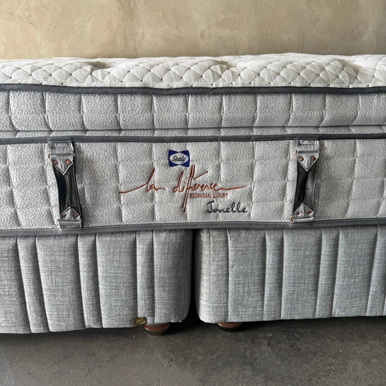 SEALY KING XL ESSENSUAL LUXURY