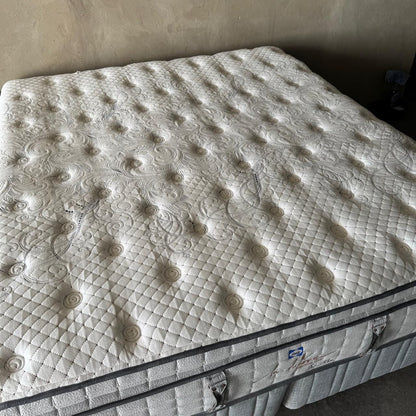SEALY KING XL ESSENSUAL LUXURY
