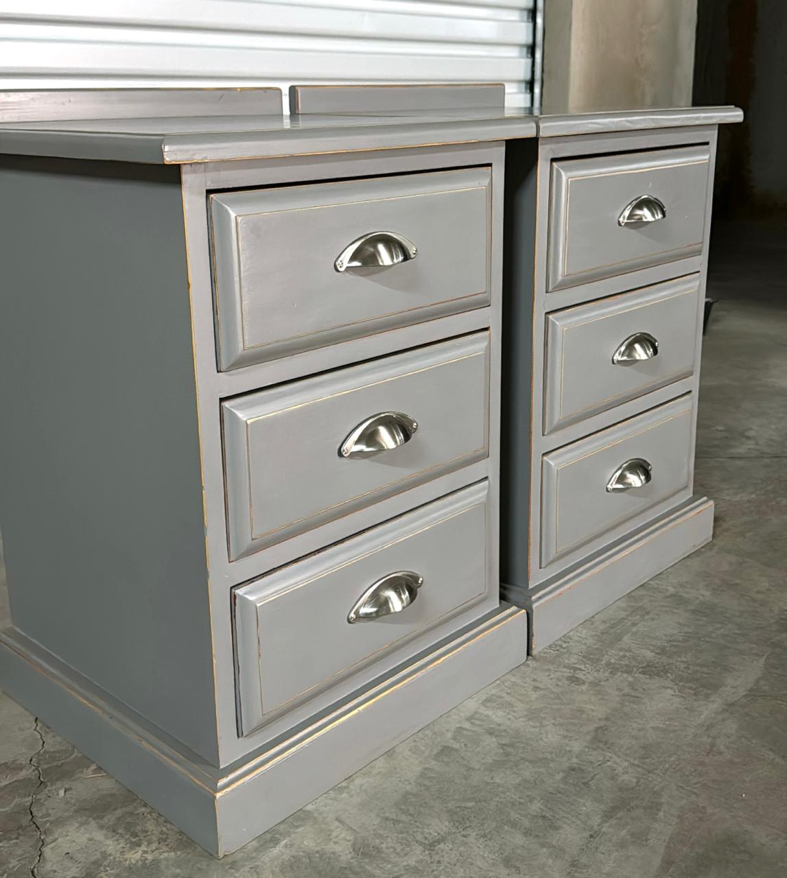 DUCK EGG PEDESTALS