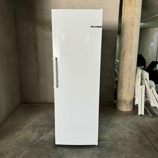 STANDING FREEZER