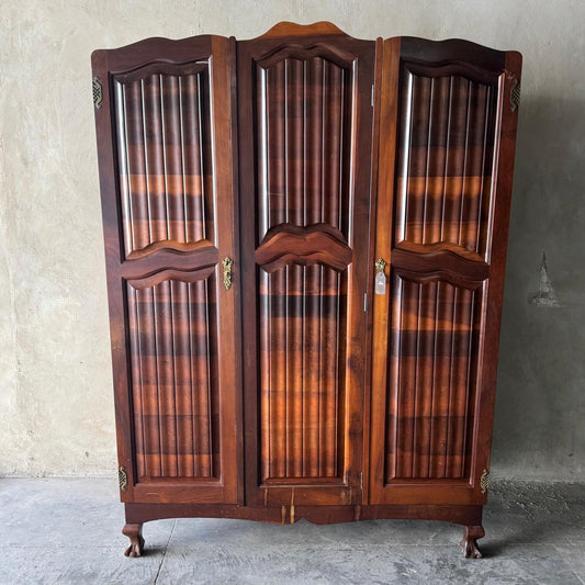 ANTIQUE BALL & CLAW 3 DOOR WARDROBE