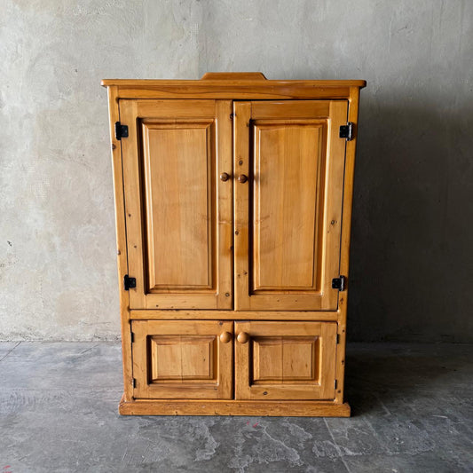 OREGON PINE TV UNIT/ CABINET