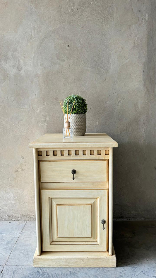 WASHED PEDESTAL