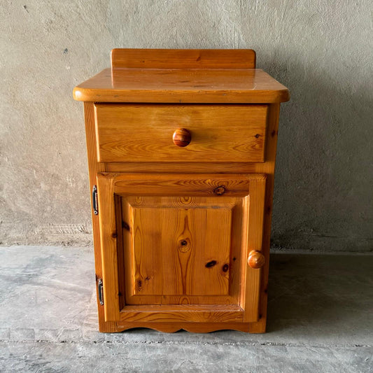 PINE PEDESTAL