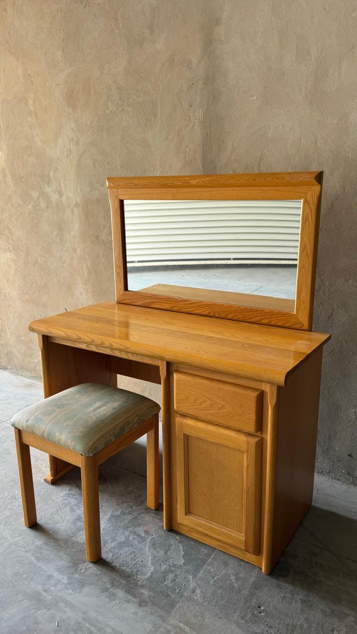 DRESSING TABLE