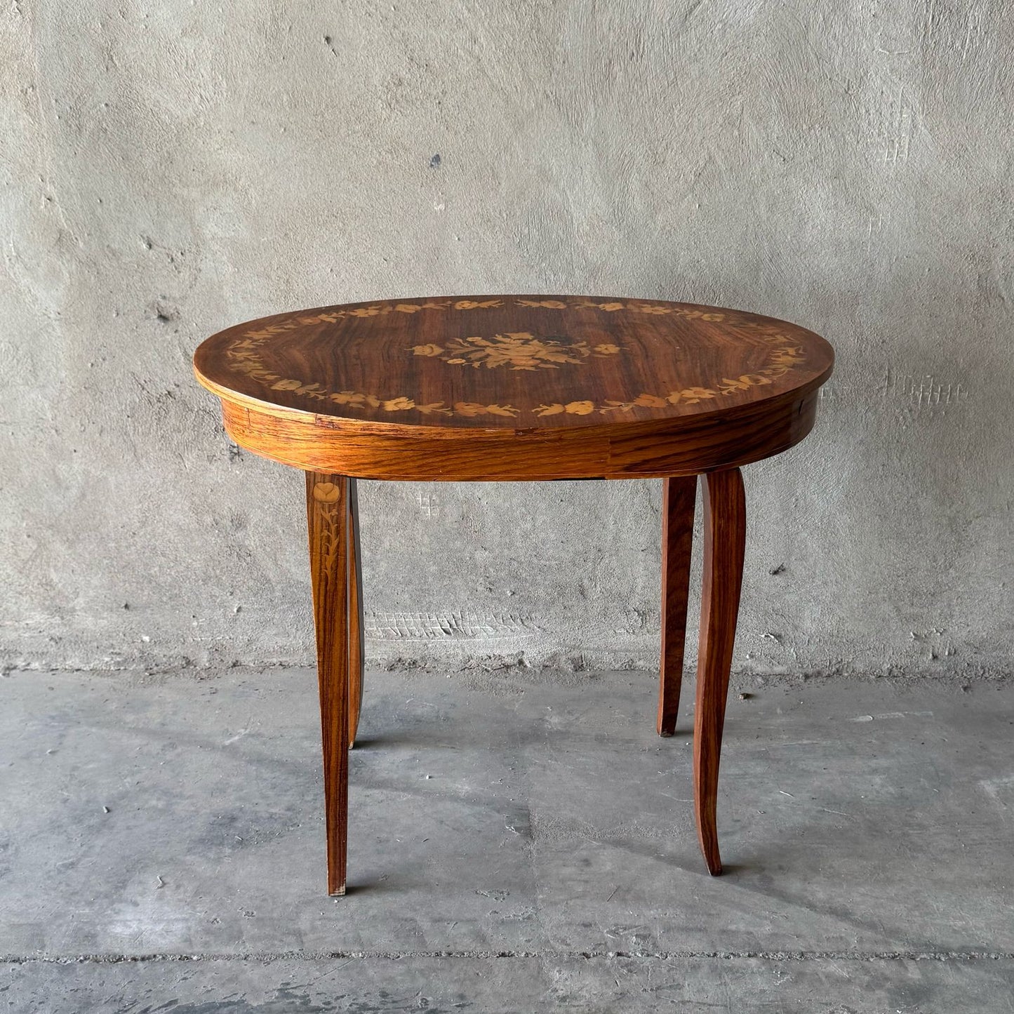 VINESHIAN WOODEN SIDE TABLE