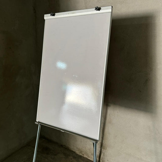 STANDING WHITEBOARD