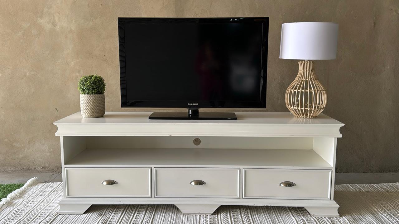 WHITE TV UNIT WITH DRAWS