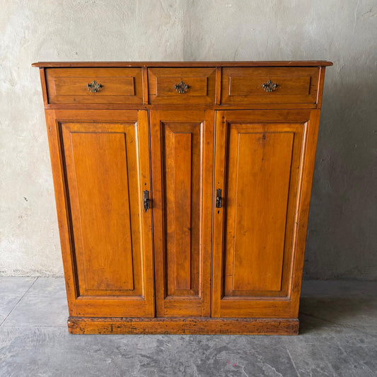 WOODEN CUPBOARD UNIT
