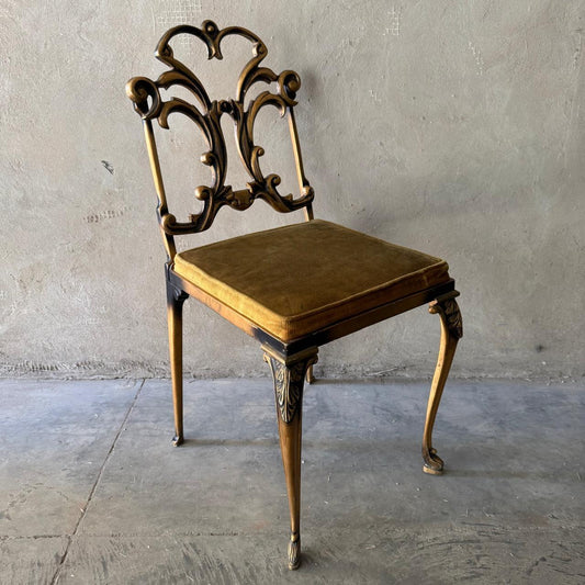 ANTIQUE DRESSING CHAIR