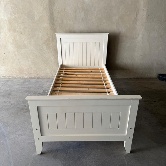 WHITE WOODEN SINGLE BED
